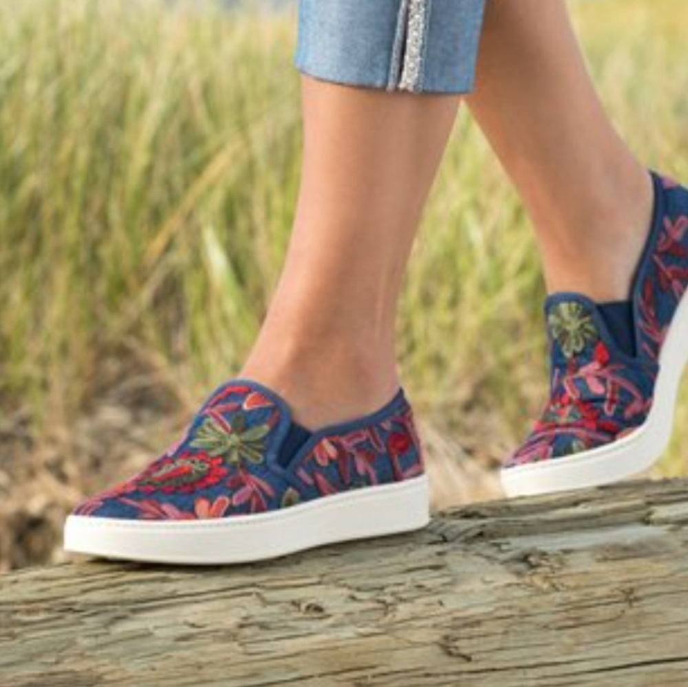 Blue denim embroidered sneakers size 11